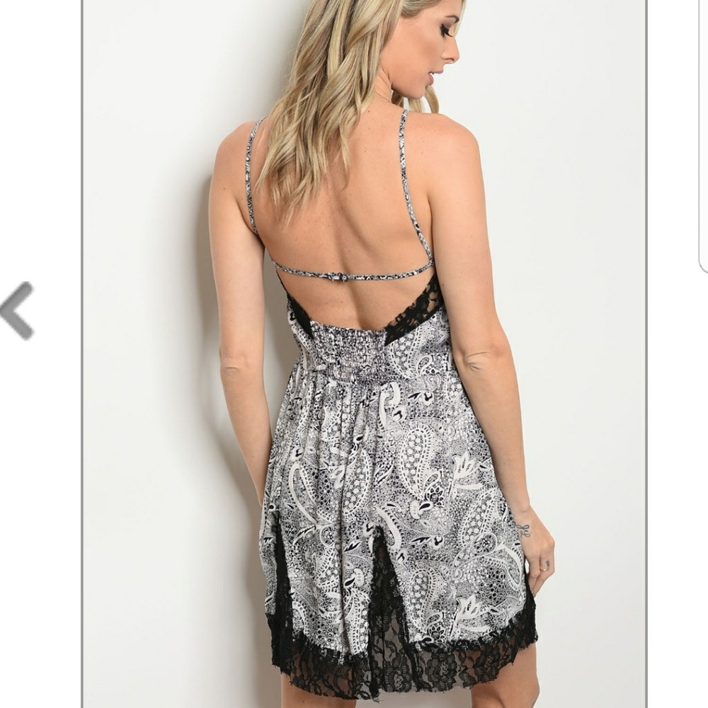 WHITE BLACK FLORAL DRESS - Picture 2 of 4